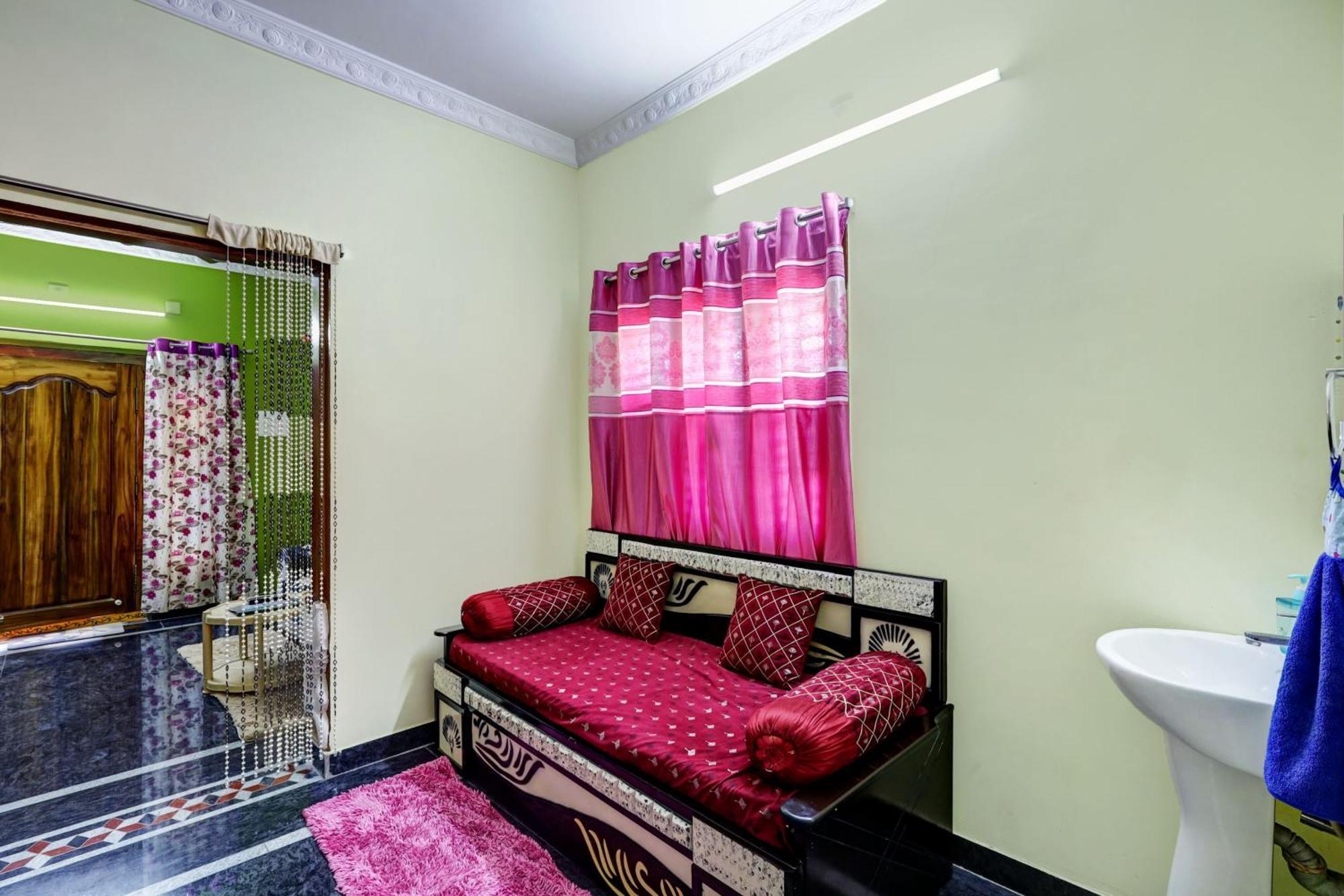 Sri Sakthi Home Stay - Beyond The Expectations- 10 To 15 Minutes Drive From Railway Station And Bus Station 티루파티 외부 사진