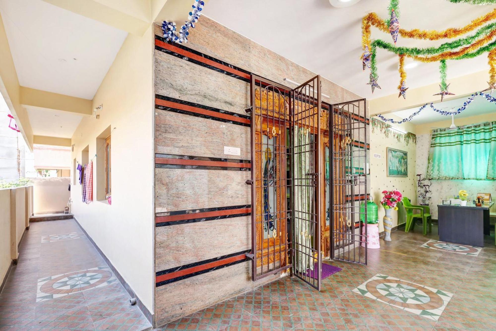 Sri Sakthi Home Stay - Beyond The Expectations- 10 To 15 Minutes Drive From Railway Station And Bus Station 티루파티 외부 사진